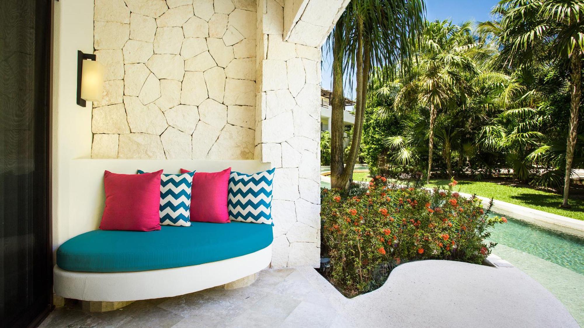 Junior Suite Swimout Tropical View King